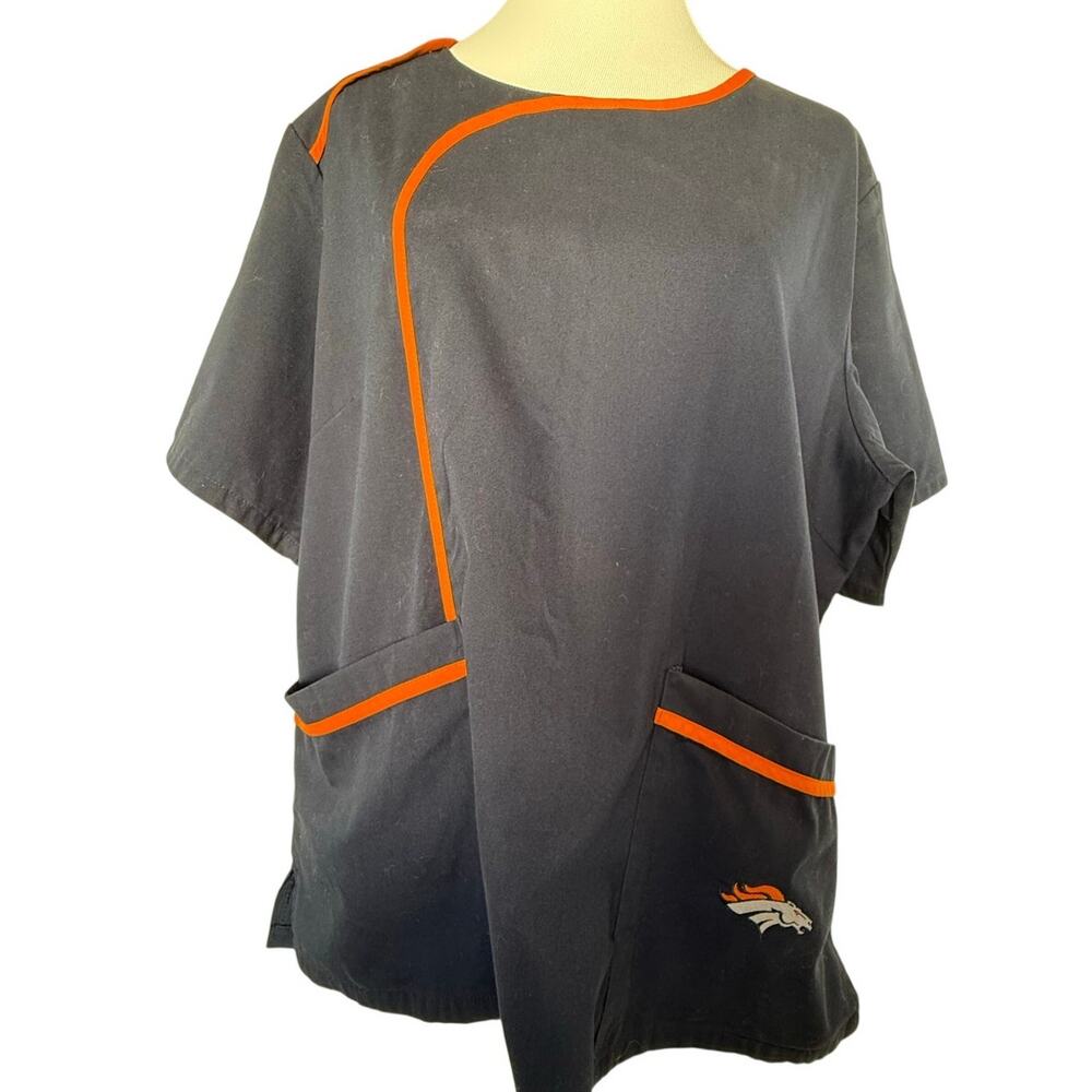 SKU2501 NFL Team Apparel Mens XL Denver Broncos Navy Orange Scrub Top